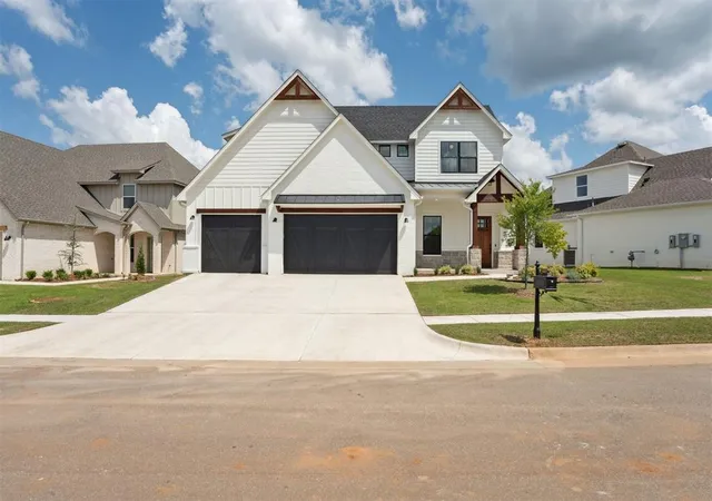 Photo 3 of Single family home for sale at 8033 Cal Dr, Edmond, OK 73034 | MLS# 1222484 | Listing updated on 2026-08-19