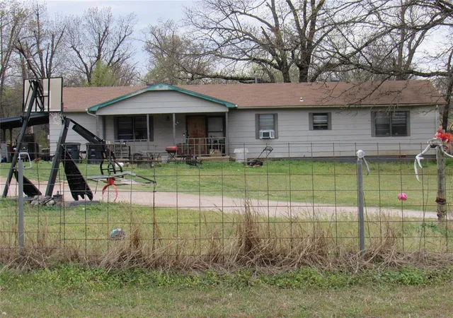 Photo 1 of Single family home for sale at 3 Clearpond Ln, Shawnee, OK 74801 | MLS# 1222490 | Listing updated on 2026-04-08