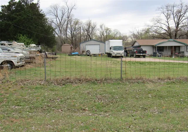 Photo 3 of Single family home for sale at 3 Clearpond Ln, Shawnee, OK 74801 | MLS# 1222490 | Listing updated on 2026-04-08