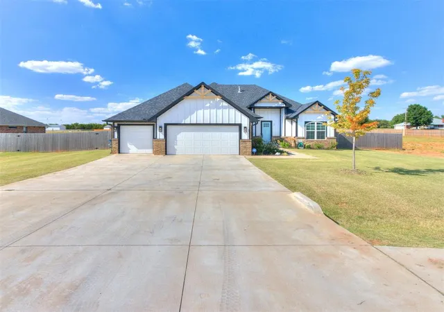 2nd image of 117 W Duane Dr, Mustang, OK 73064 | MLS# 1222514