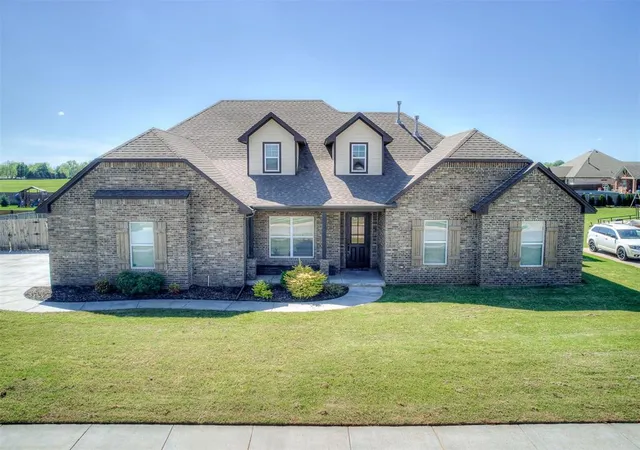 Photo 3 of Single family home for sale at 2817 Bens Cir, Yukon, OK 73099 | MLS# 1222599 | Listing updated on 2026-10-05
