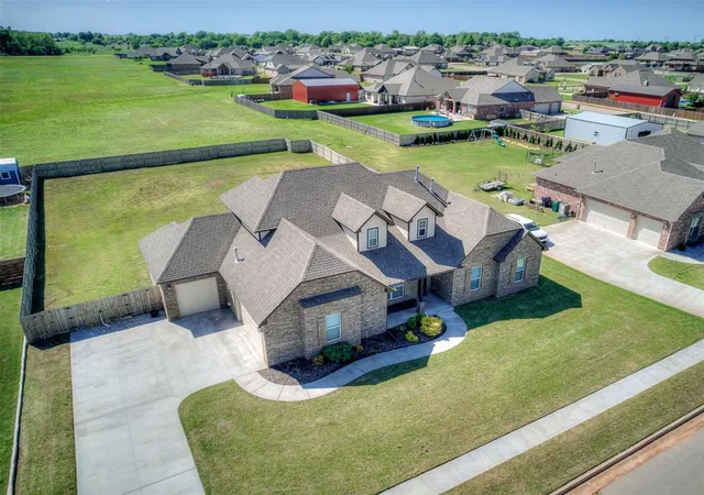 Homes for sale in Yukon, OK | 2817 Bens Cir, Yukon, OK 73099 | MLS# 1222599