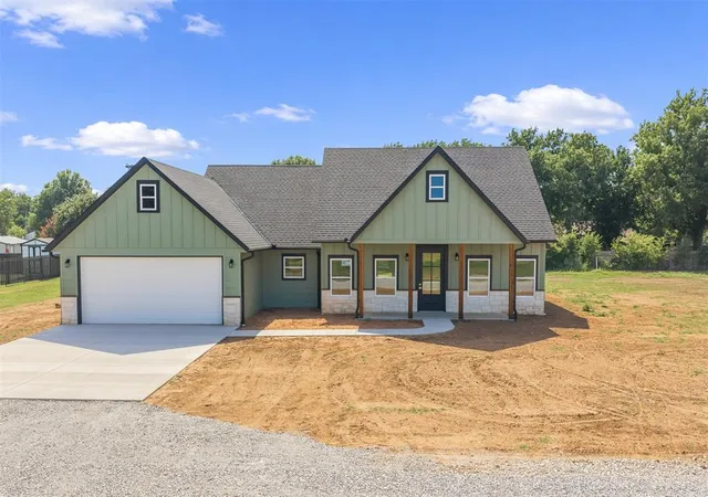 1st image of 110 Garrett Dr, Wynnewood, OK 73098 | MLS# 1222615