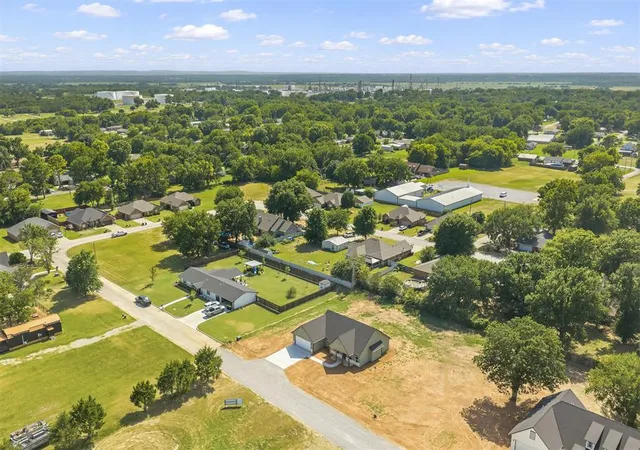 36th image of 110 Garrett Dr, Wynnewood, OK 73098 | MLS# 1222615