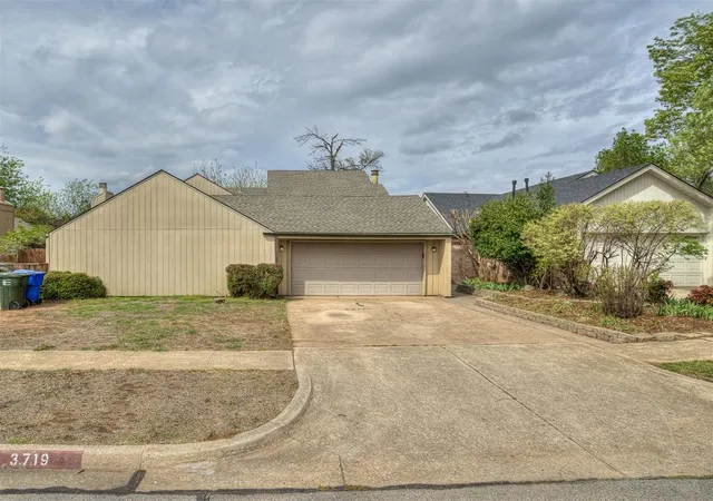 Homes for sale in Norman, OK | 3719 River Oaks Dr, Norman, OK 73072 | MLS# 1222692