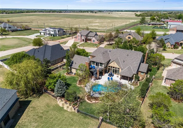 Photo 3 of Single family home for sale at 408 Oak Summit Rd, Edmond, OK 73025 | MLS# 1222701 | Listing updated on 2026-09-15