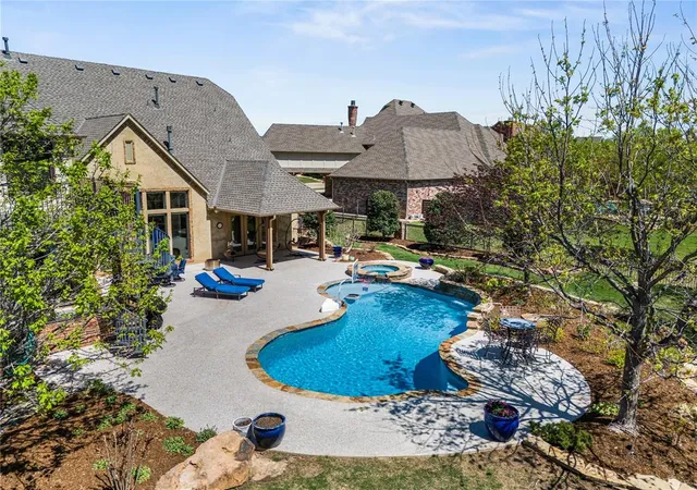 Photo 4 of Single family home for sale at 408 Oak Summit Rd, Edmond, OK 73025 | MLS# 1222701 | Listing updated on 2026-09-15