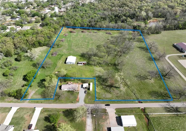 3rd image of 818 E 8Th St, Chandler, OK 74834 | MLS# 1222785