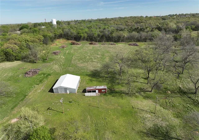 5th image of 818 E 8Th St, Chandler, OK 74834 | MLS# 1222785