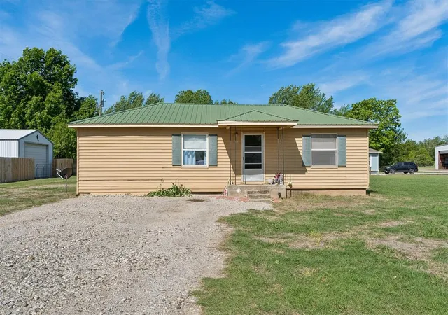 Homes for sale in Crescent, OK | 103 S Cedar St, Crescent, OK 73028 | MLS# 1222792