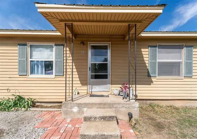 Homes for sale in Crescent, OK | 103 S Cedar St, Crescent, OK 73028 | MLS# 1222792