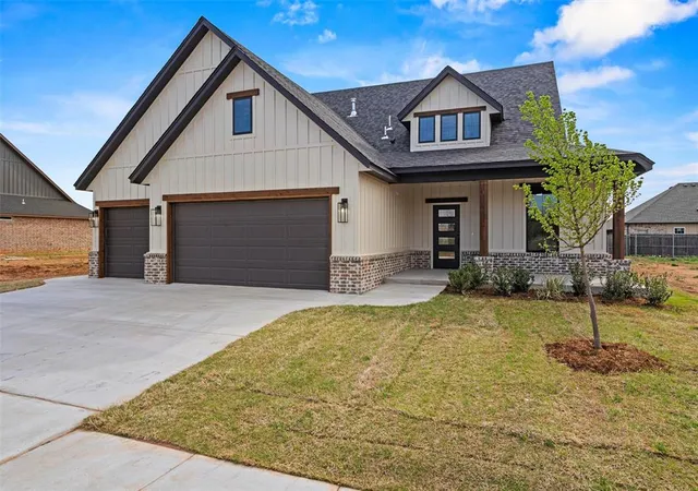 Photo 2 of Single family home for sale at 2916 River Birch Ln, Yukon, OK 73099 | MLS# 1222851 | Listing updated on 2026-09-22