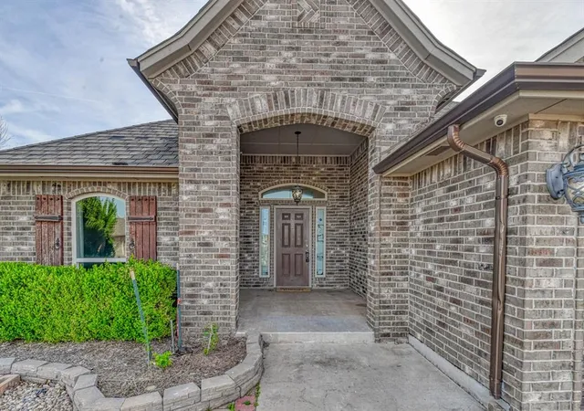 Photo 4 of Sale Pending at 1100 Bryan Dr, Moore, OK 73160 | MLS# 1222880 | Listing updated on 2026-04-28