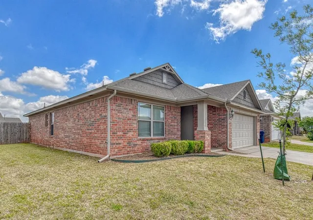 3rd image of 19108 Vea Dr, Edmond, OK 73012 | MLS# 1222904