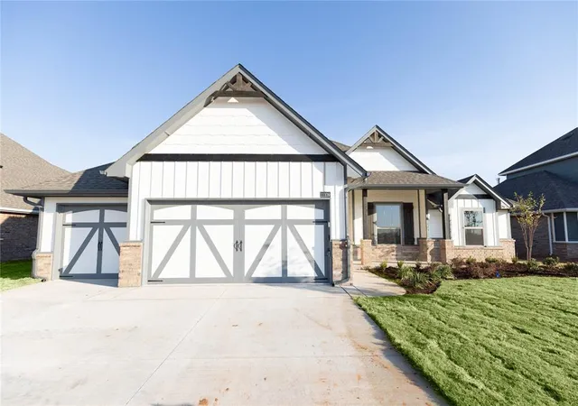Photo 2 of Single family home for sale at 11109 Nw 90th Street, Yukon, OK 73099 | MLS# 1222908 | Listing updated on 2026-10-28