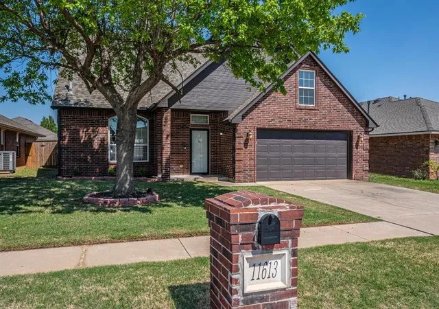 3rd image of 11613 Sw 11Th St, Yukon, OK 73099 | MLS# 1222982