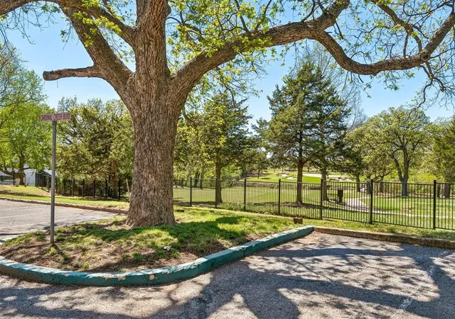 image of 850 Cardinal Creek Blvd, Norman, OK 73072