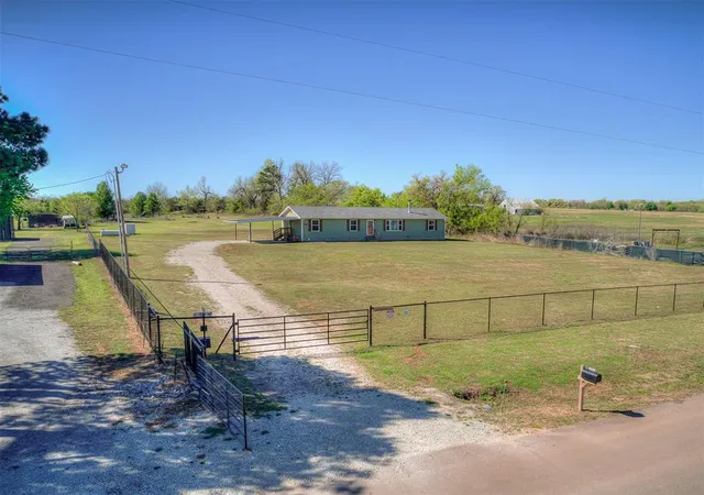 Homes for sale in Mc Loud, OK | 29605 Kickapoo Rd, Mc Loud, OK 74851 | MLS# 1223062