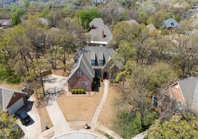 Homes for sale in Edmond, OK | 2300 Foxwood Cir, Edmond, OK 73034 | MLS# 1223087
