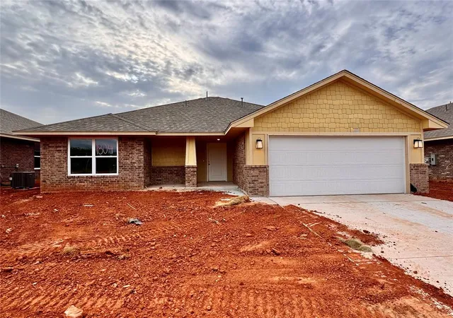 Homes for sale in Moore, OK | 1804 Pin Cherry Ln, Moore, OK 73160 | MLS# 1223119