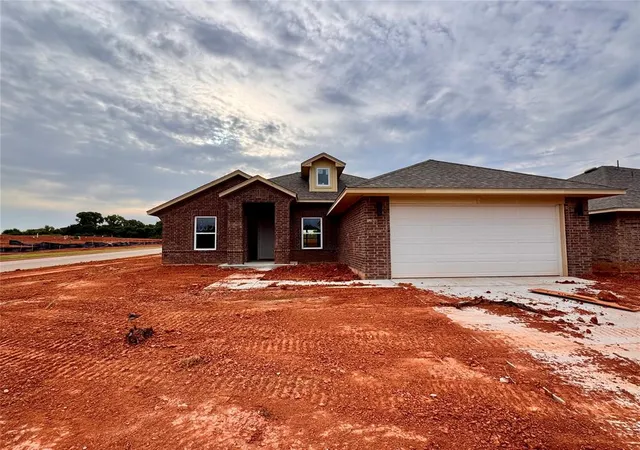 Homes for sale in Moore, OK | 1800 Pin Cherry Ln, Moore, OK 73160 | MLS# 1223128