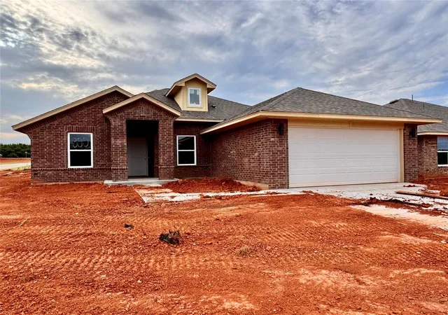 Homes for sale in Moore, OK | 1800 Pin Cherry Ln, Moore, OK 73160 | MLS# 1223128
