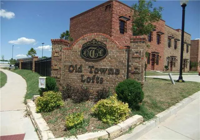 Homes for sale in Norman, OK | 375 Triad Village Drive, Norman, OK 73071 | Houzeo