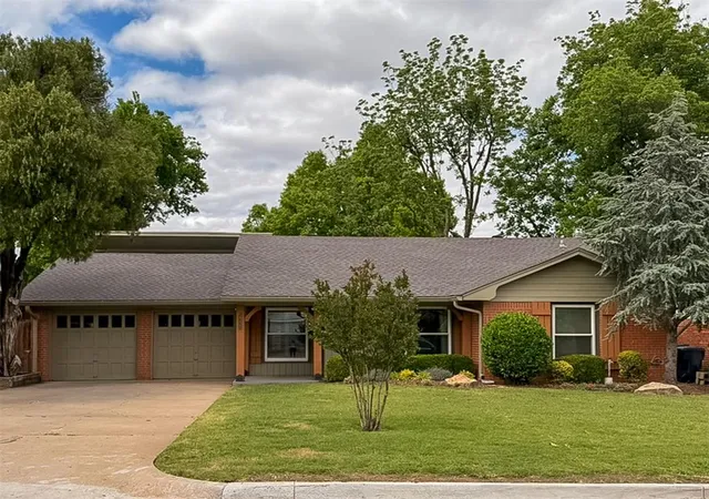 Homes for sale in Oklahoma City, OK | 2725 Nw 68th St, Oklahoma City, OK 73116 | MLS# 1223193