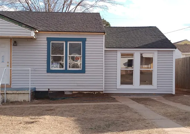 Homes for sale in Elk City, OK | 720 W D Ave, Elk City, OK 73644 | MLS# 1223206