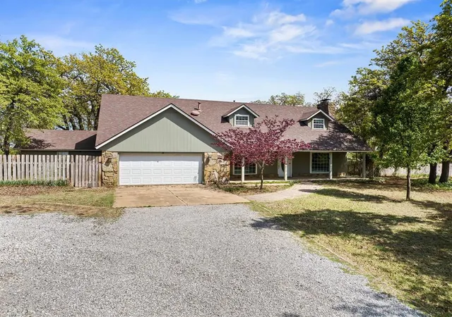 1st image of 8404 Blackberry Rdg, Edmond, OK 73034 | MLS# 1223247