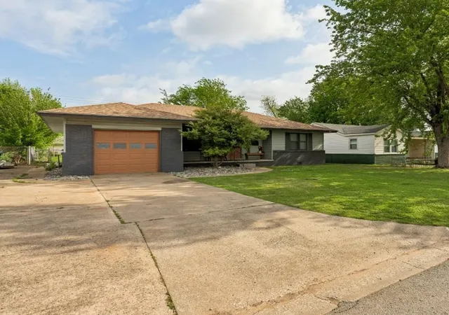 Homes for sale in Cushing, OK | 1110 E 6Th St, Cushing, OK 74023 | MLS# 1223284