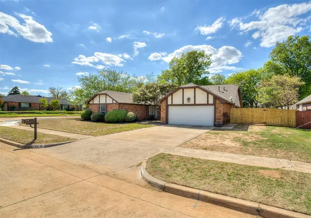 Homes for sale in Norman, OK | 716 Landsdowne Dr, Norman, OK 73072 | MLS# 1223291