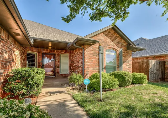 4th image of 2805 Nw 166Th St, Edmond, OK 73012 | MLS# 1223296