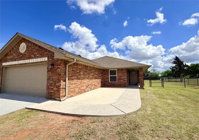 2nd image of 131 Bowerwood Dr, Chickasha, OK 73018 | MLS# 1223302