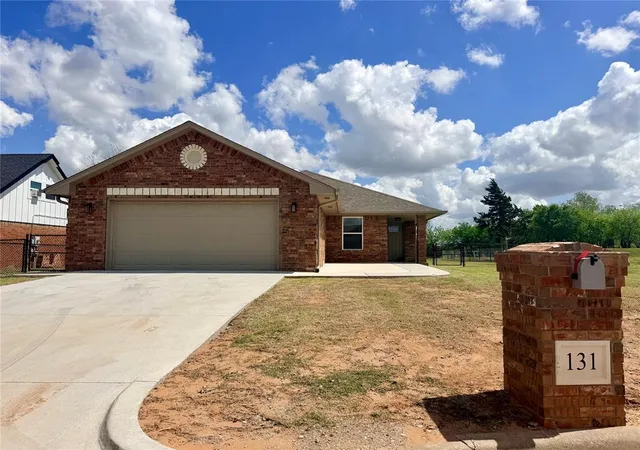 3rd image of 131 Bowerwood Dr, Chickasha, OK 73018 | MLS# 1223302