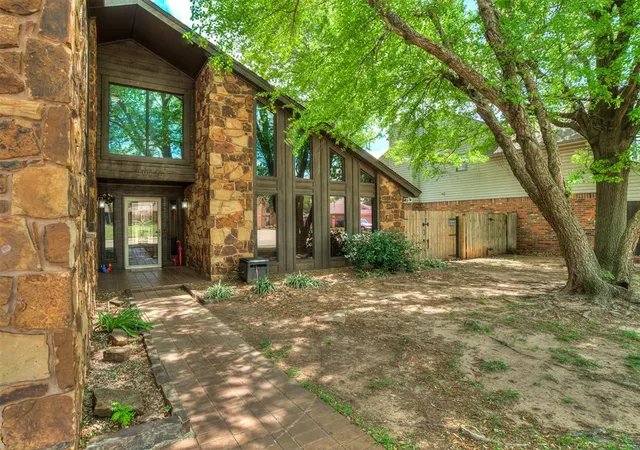 2nd image of 2012 Yellowstone Dr, Yukon, OK 73099 | MLS# 1223417