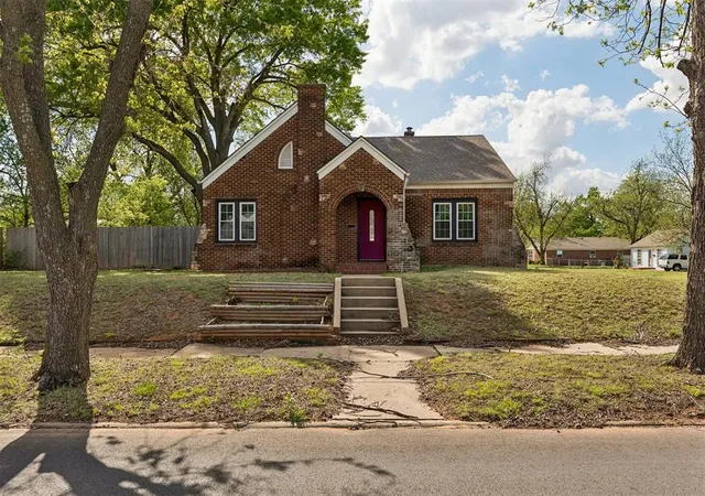 1st image of 802 S 14th St, Chickasha, OK 73018 | MLS# 1223489