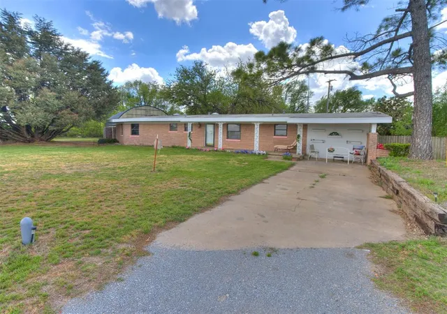 Homes for sale in Chickasha, OK | 2200 Hwy 81, Chickasha, OK 73018 | MLS# 1223505