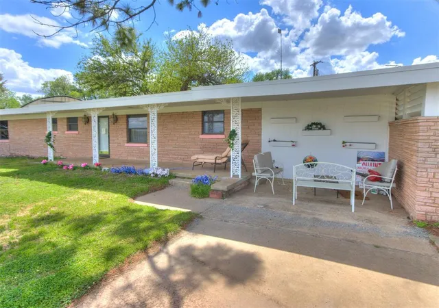 Homes for sale in Chickasha, OK | 2200 Hwy 81, Chickasha, OK 73018 | MLS# 1223505