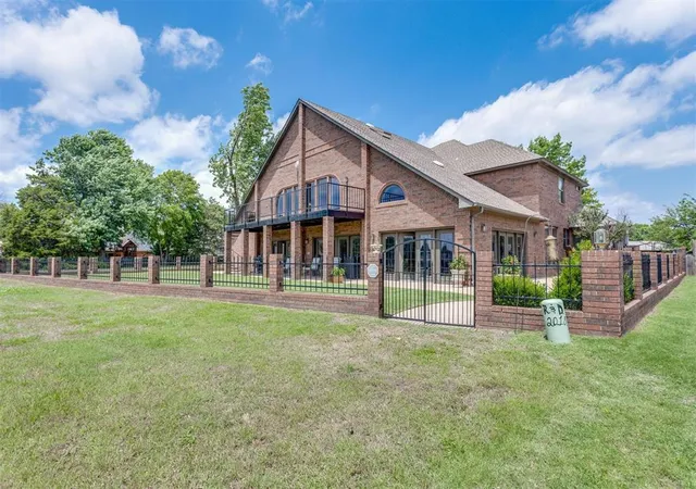 3rd image of 10116 Thompson Ave, Yukon, OK 73099 | MLS# 1223550