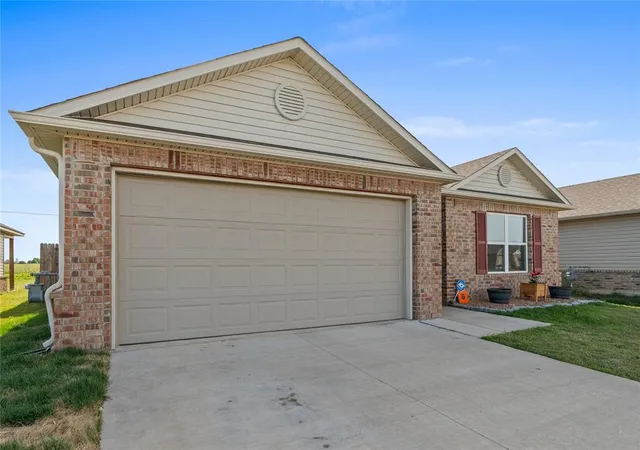 Photo 2 of Single family home for sale at 1319 Chuck Wagon Dr, El Reno, OK 73036 | MLS# 1223677 | Listing updated on 2026-08-27