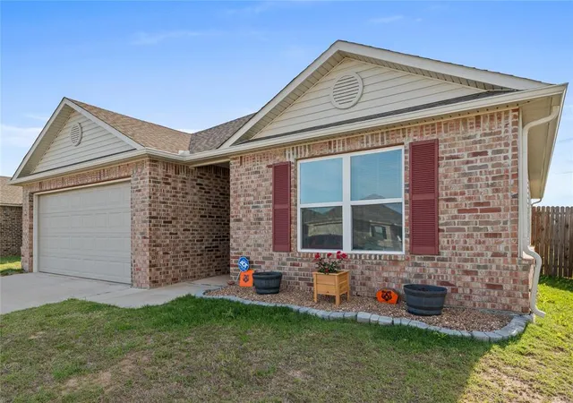 Photo 3 of Single family home for sale at 1319 Chuck Wagon Dr, El Reno, OK 73036 | MLS# 1223677 | Listing updated on 2026-08-27