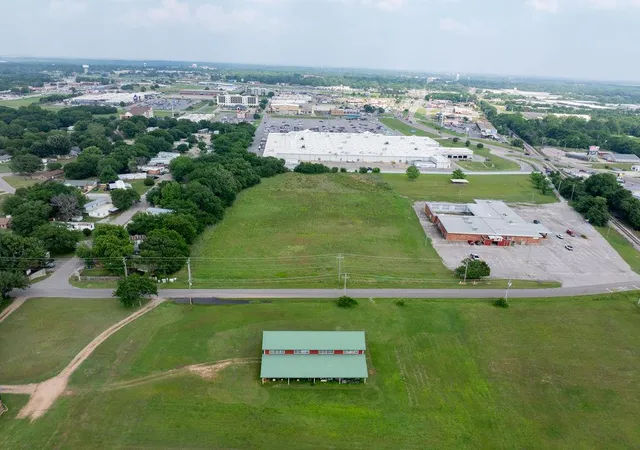 5th image of 3800 W Main St, Durant, OK 74701 | MLS# 1223733