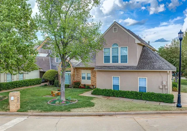 3rd image of 701 Inverary Dr, Edmond, OK 73025 | MLS# 1223773