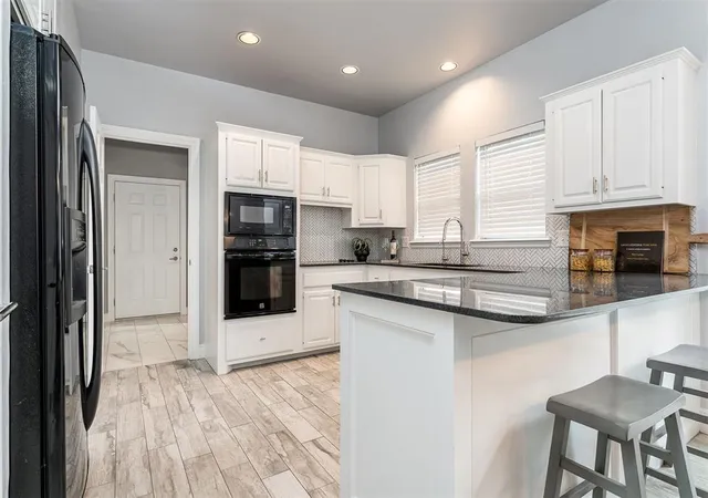5th image of 701 Inverary Dr, Edmond, OK 73025 | MLS# 1223773