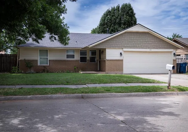 Photo 2 of Single family home for sale at 734 W 7th Street, Edmond, OK 73003 | MLS# 1223836 | Listing updated on 2026-08-26