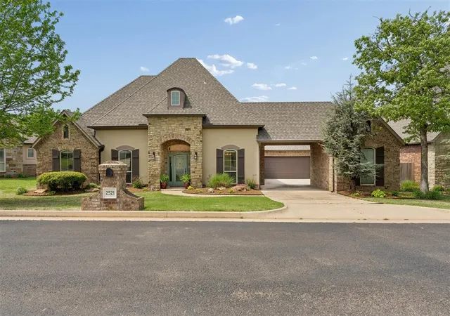 Homes for sale in Choctaw, OK | 2521 Scarlet Oak Ct, Choctaw, OK 73020 | MLS# 1223864
