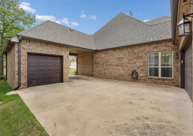 Homes for sale in Choctaw, OK | 2521 Scarlet Oak Ct, Choctaw, OK 73020 | MLS# 1223864