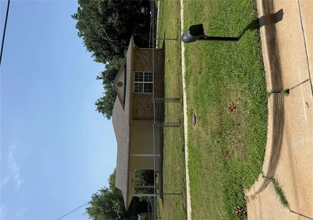 Photo 1 of Single family home for sale at 1401 E Main St, Shawnee, OK 74801 | MLS# 1223868 | Listing updated on 2026-07-29