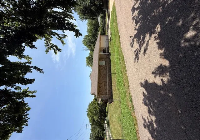 Photo 2 of Single family home for sale at 1401 E Main St, Shawnee, OK 74801 | MLS# 1223868 | Listing updated on 2026-07-29